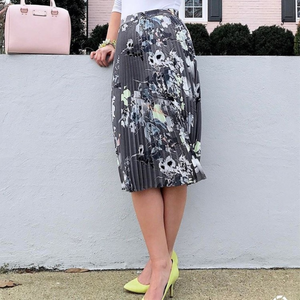 Accordion pleated midi skirt - Picture 2 of 7